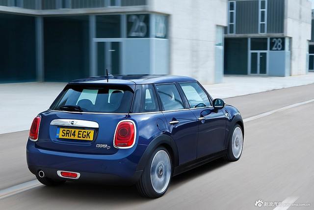 MINI COOPER 五门版，时尚与实用的完美结合